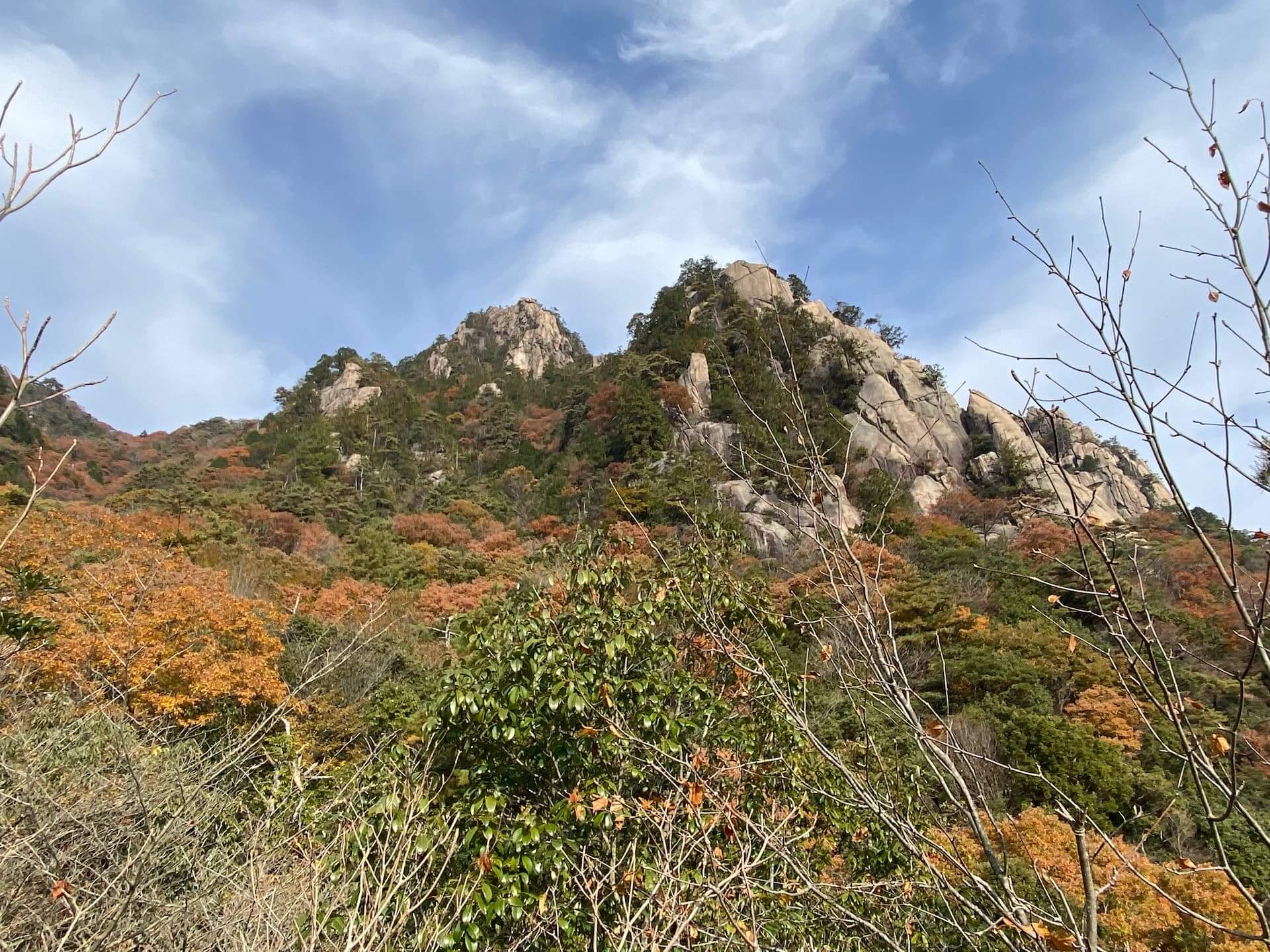 見晴岩から見た三倉岳