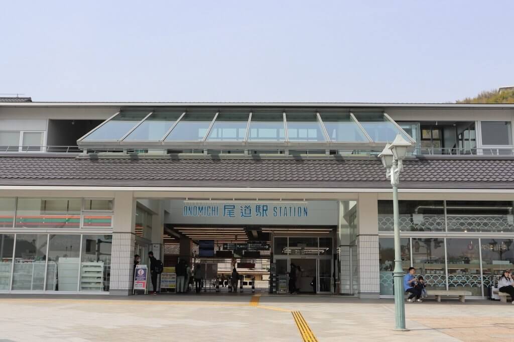 2019年に新駅舎となった尾道駅は、駅舎2階の複合施設開業も控えています