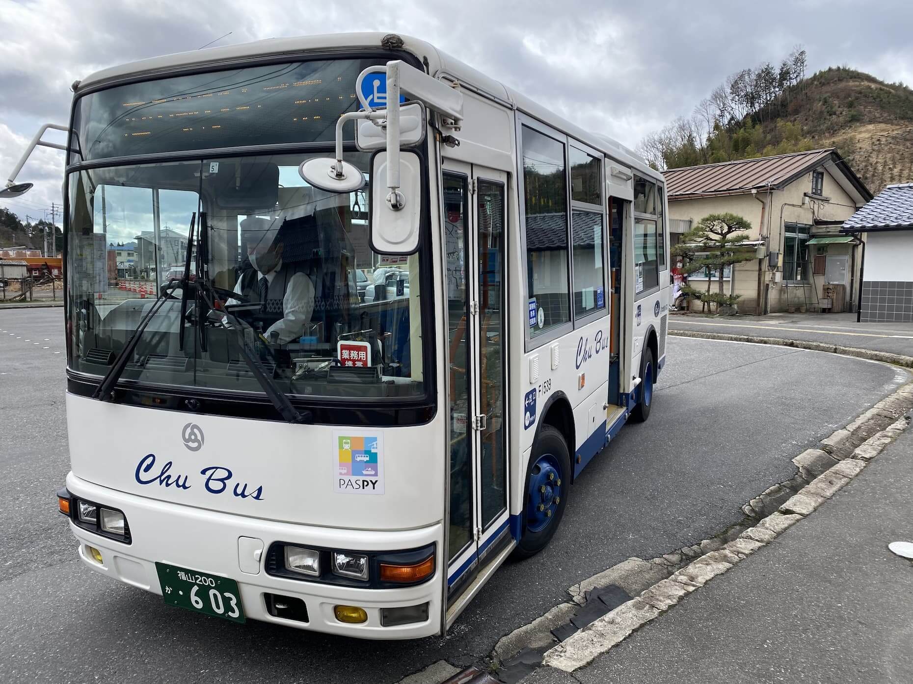 登山口の斗升集落に向かうために乗った中国バスの路線バス