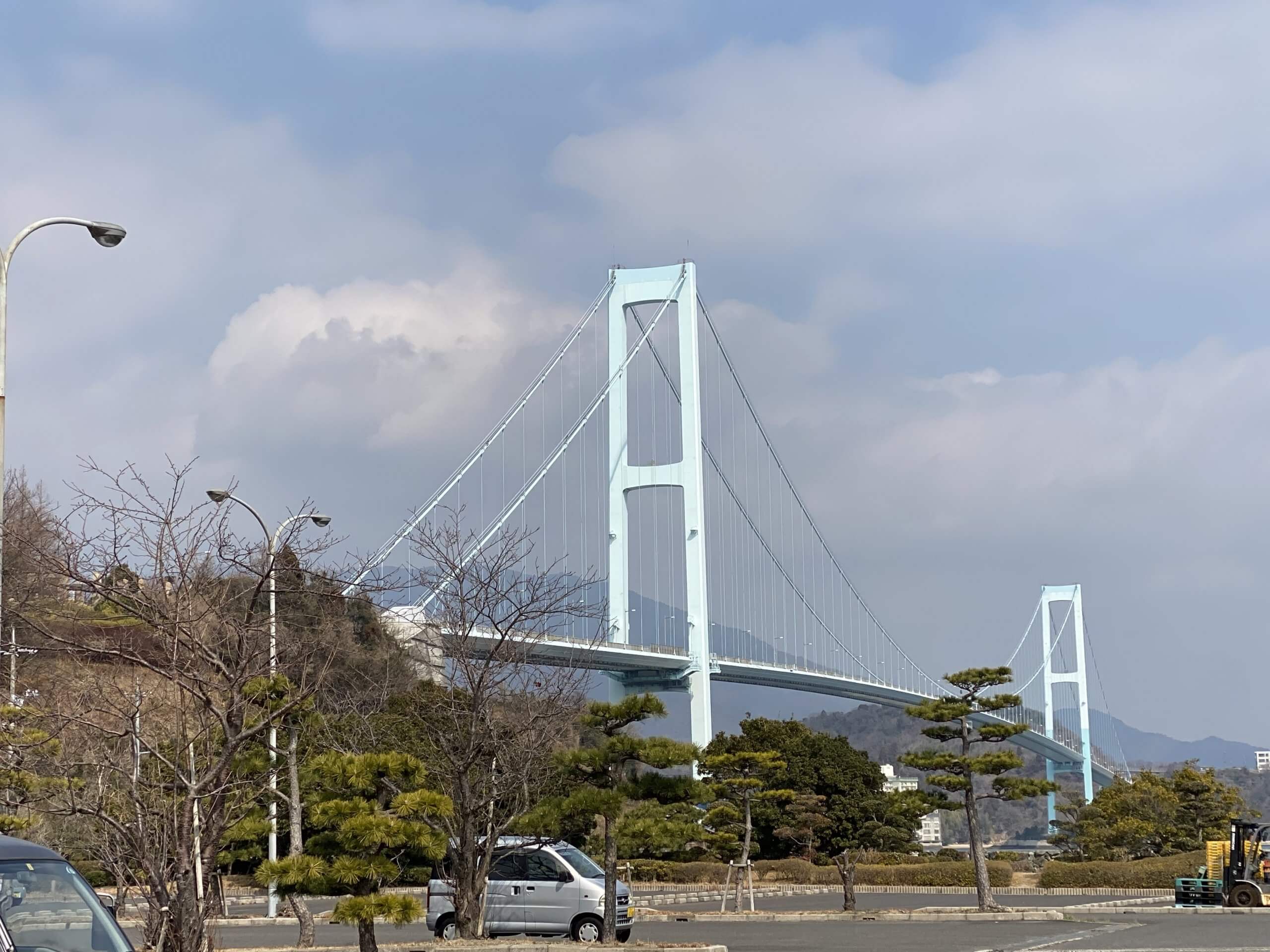 下蒲刈島に渡ってすぐの公園「白崎園」から安芸灘大橋を望む