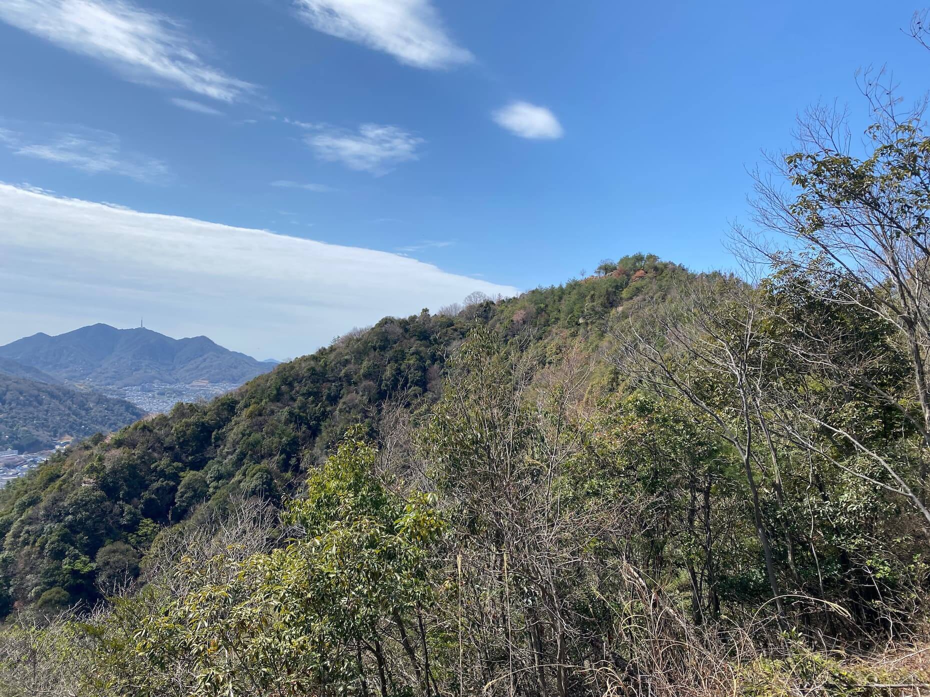 北側の稜線から見た日浦山