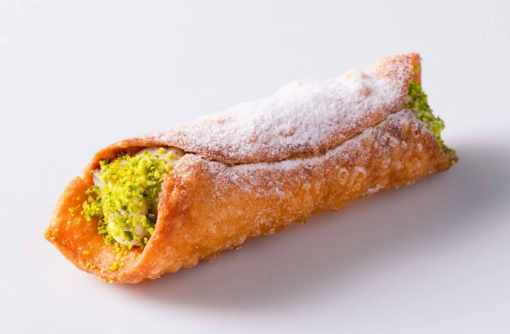 イタリア シチリア島発祥の菓子 “カンノーロ”