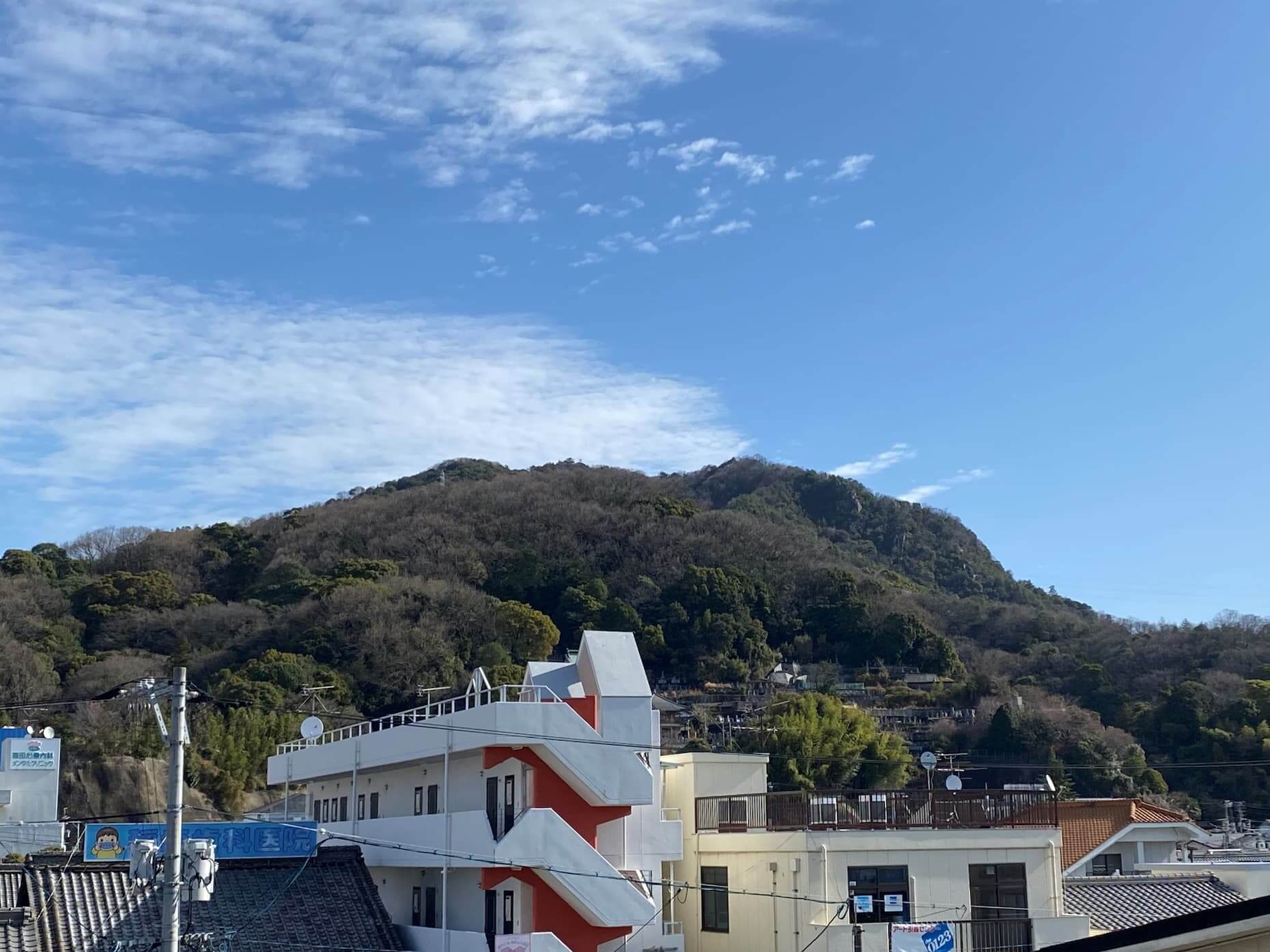 JR海田市駅から見た日浦山