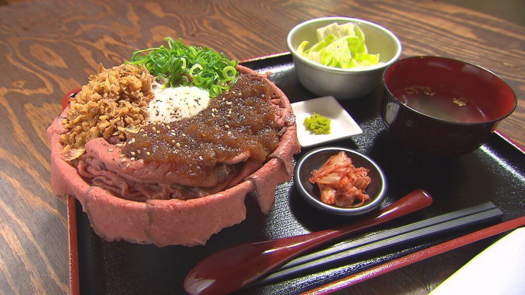 自家製ローストビーフ丼　肉マシマシマシ　1,500円 5月12日～5月31日までの期間限定