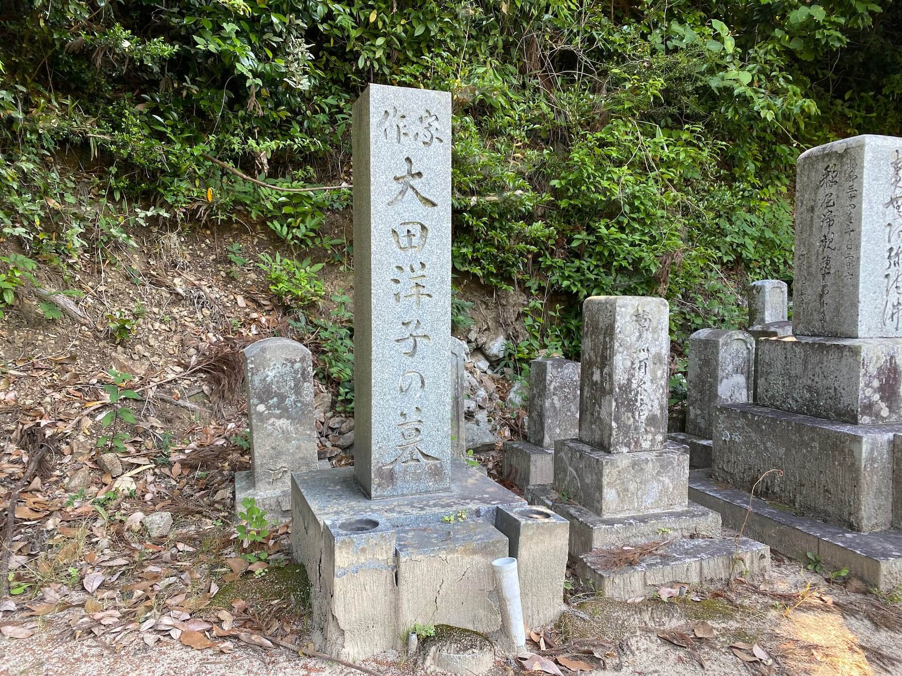 玖島で「屍の街」を書き上げた作家大田洋子の墓