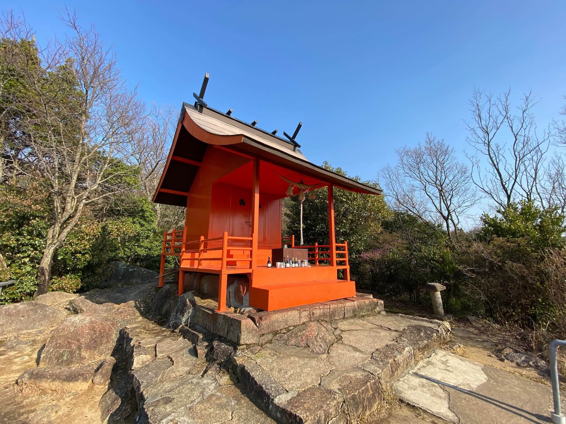 安芸区矢野町の山上に建つ愛宕神社（2020年4月撮影）