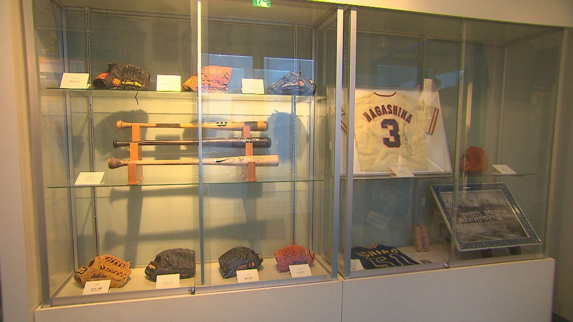 長嶋茂雄さんや王貞治さんなど、野球界レジェンドたちのグッズが展示されています