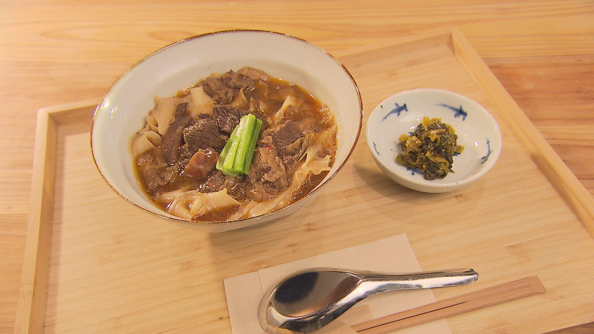 紅焼牛肉麺（ホンシャオニューローメン）（1,200円）