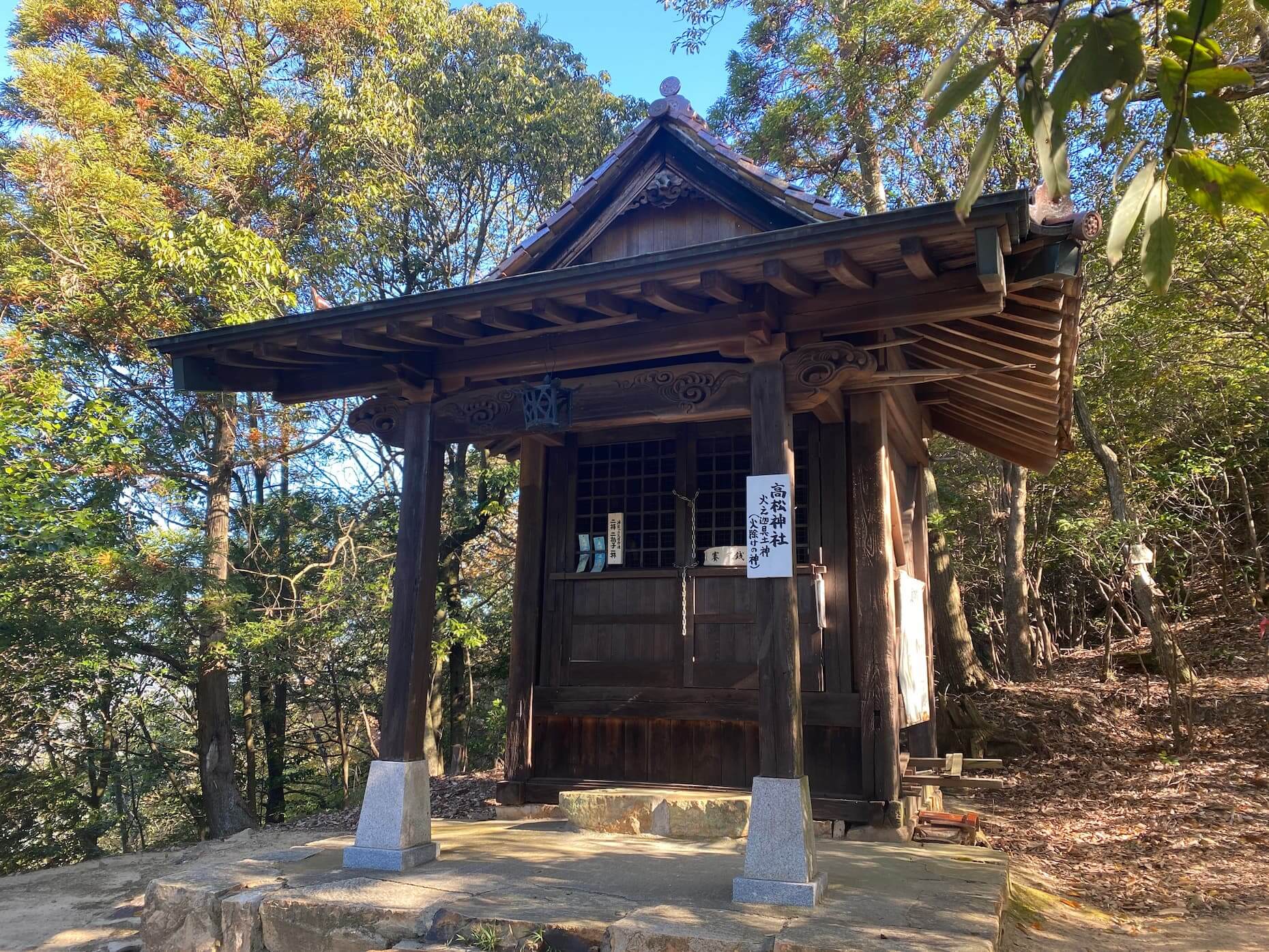 三の丸跡に立つ高松神社