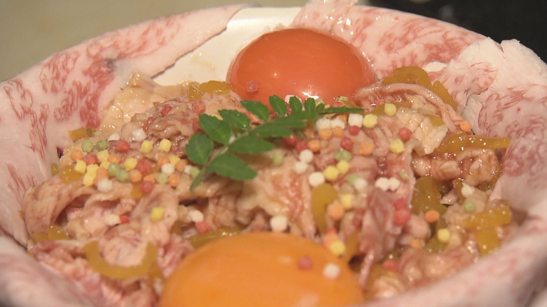 広島県民が愛するご当地グルメ「コウネ」がお肉のドレスに！「旬菜和洋Koharu亭」のコウネ肉たくドレス丼