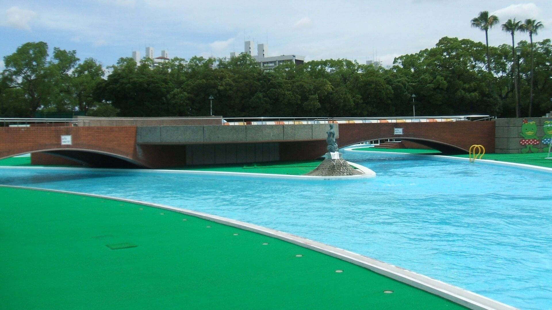 中央公園ファミリープール「流れるプール」