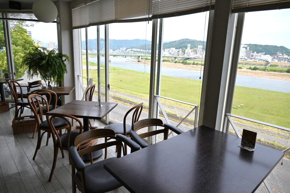 川辺の四季
