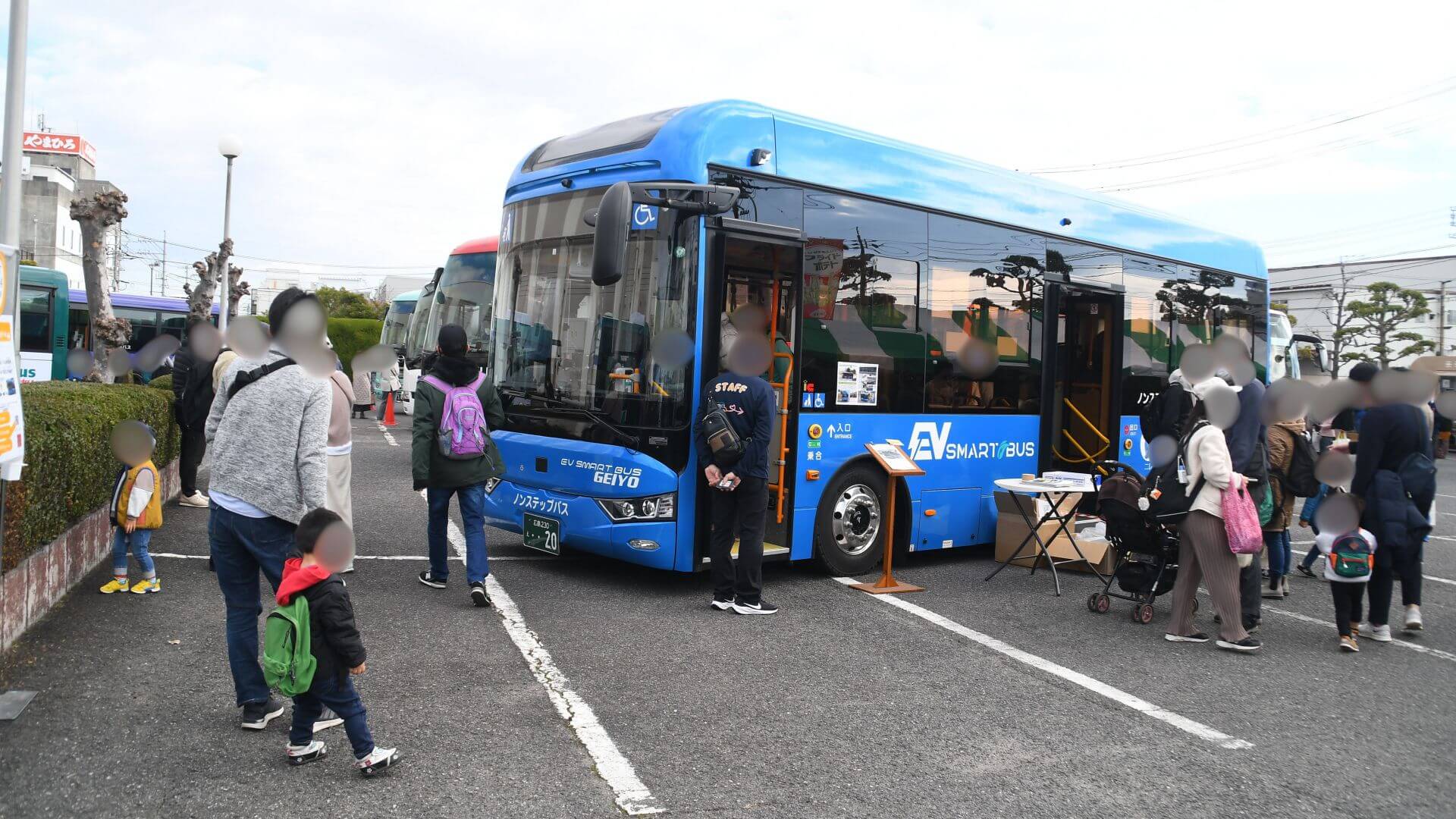 2025ひろしまバスまつり　バスの展示の様子