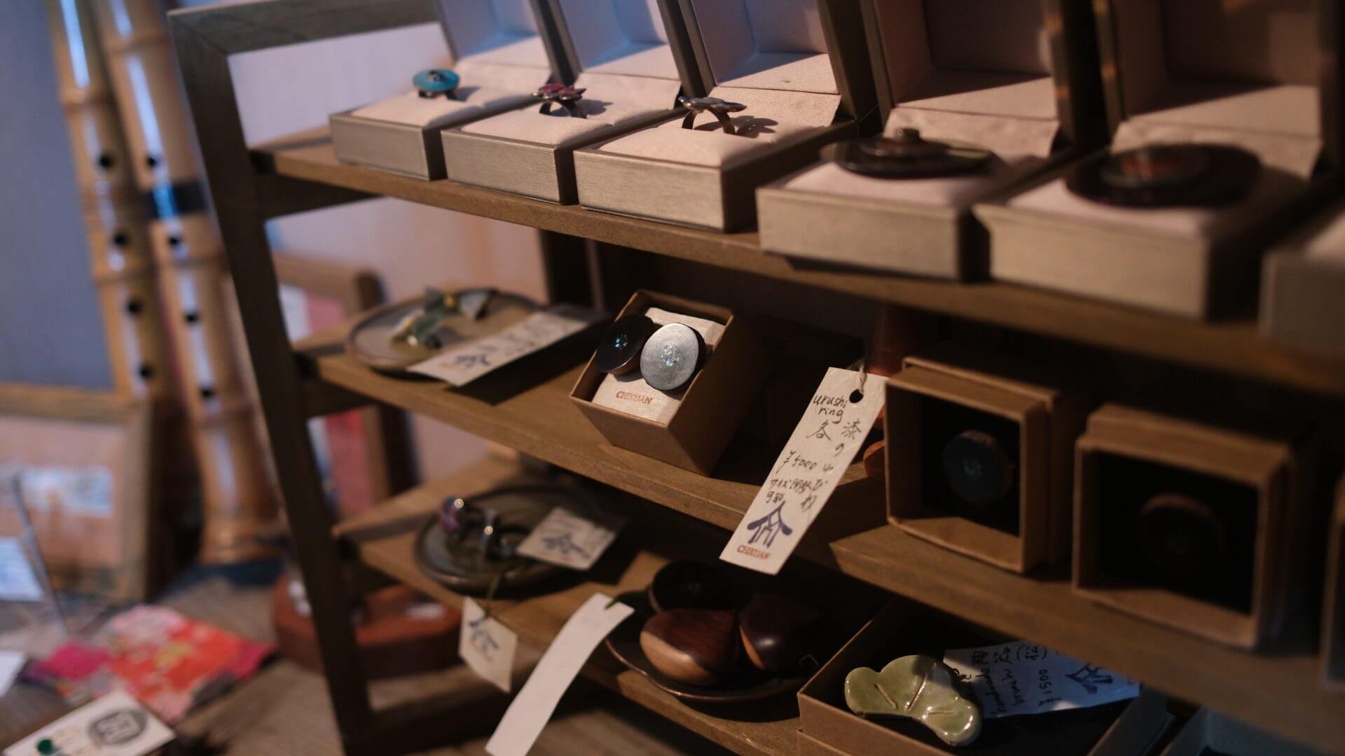 アクセサリーの棚