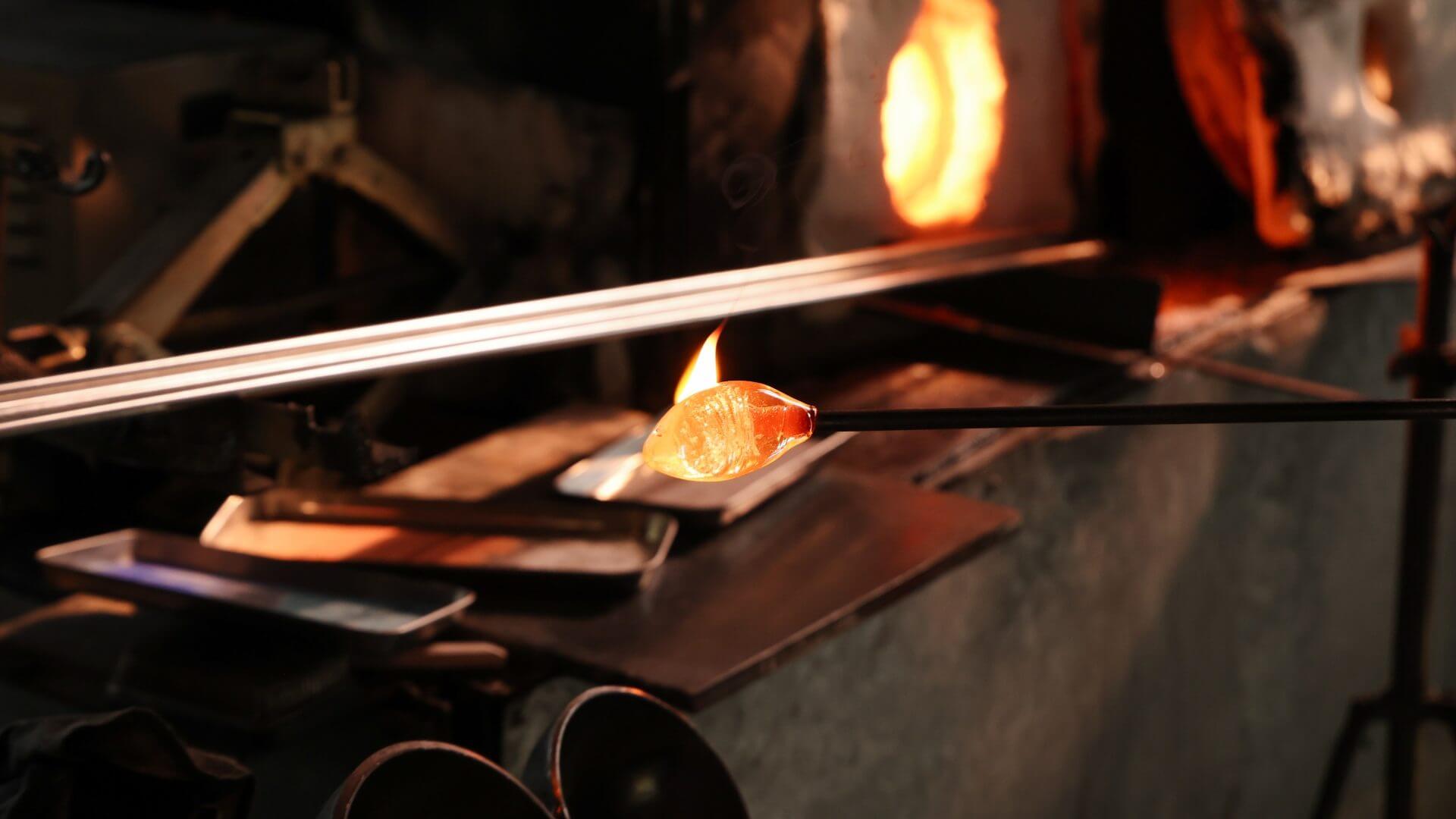 吹きガラス工房Fuji321 ガラスを巻く様子