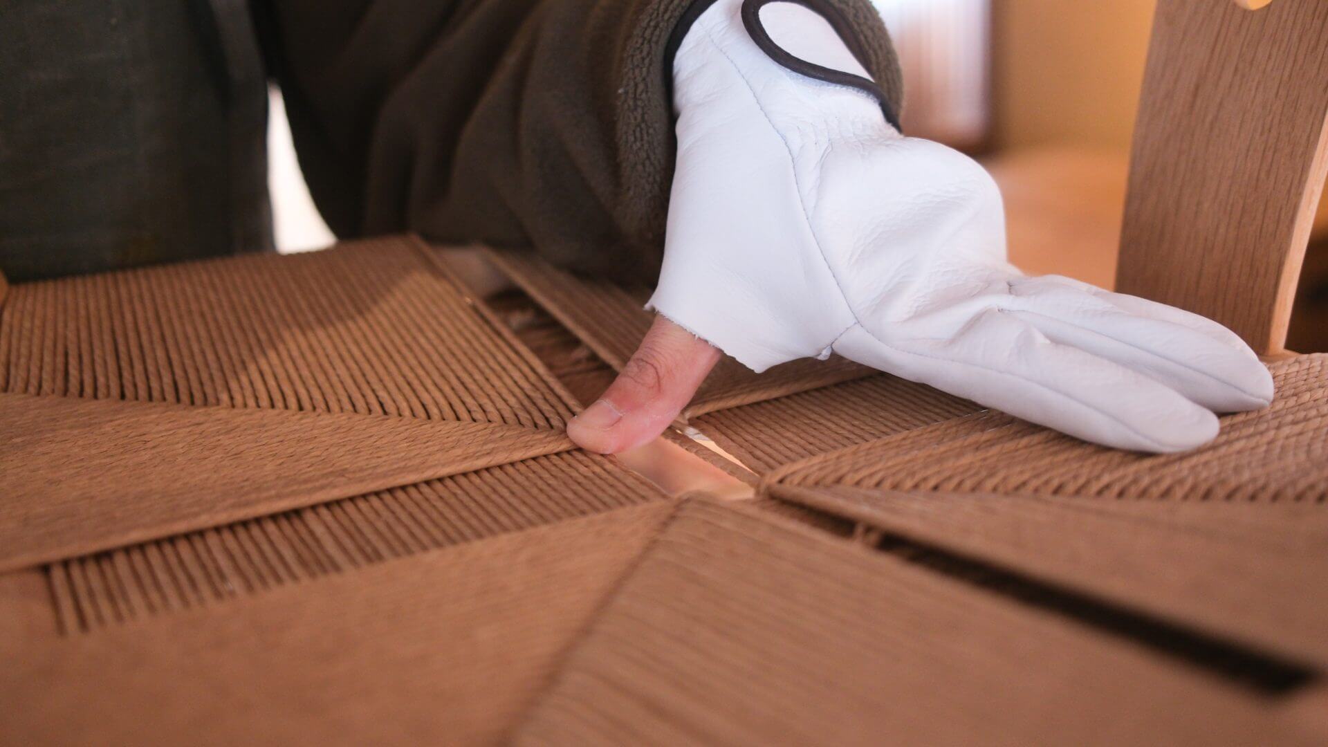 sumu.張り替えをする手元