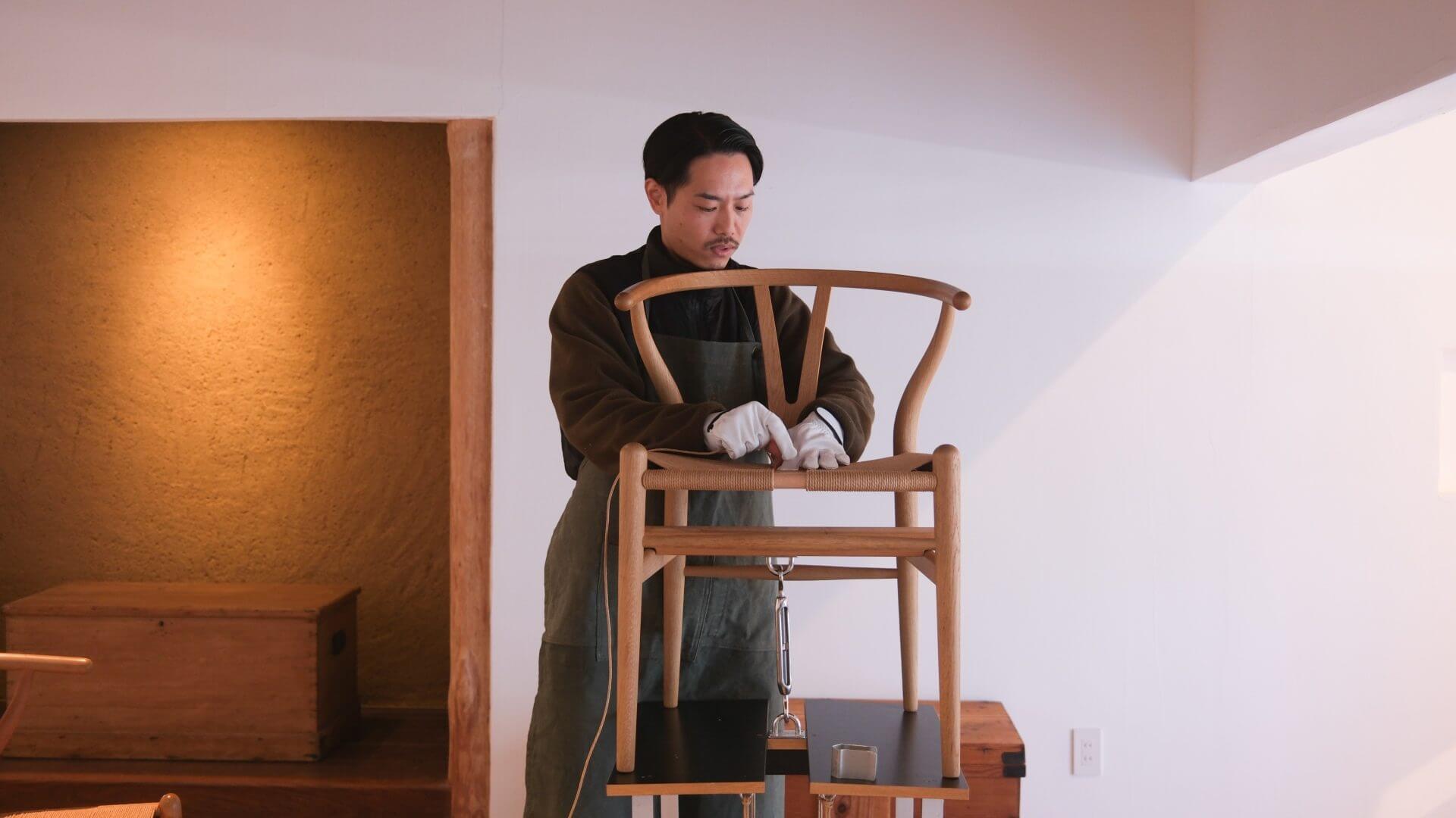 sumu.杉原さんが張替をする様子