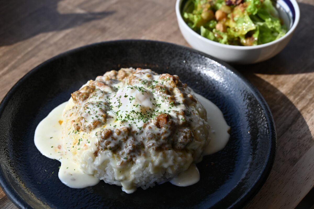 花子カフェ　キーマカレー温玉チーズ　1,050円