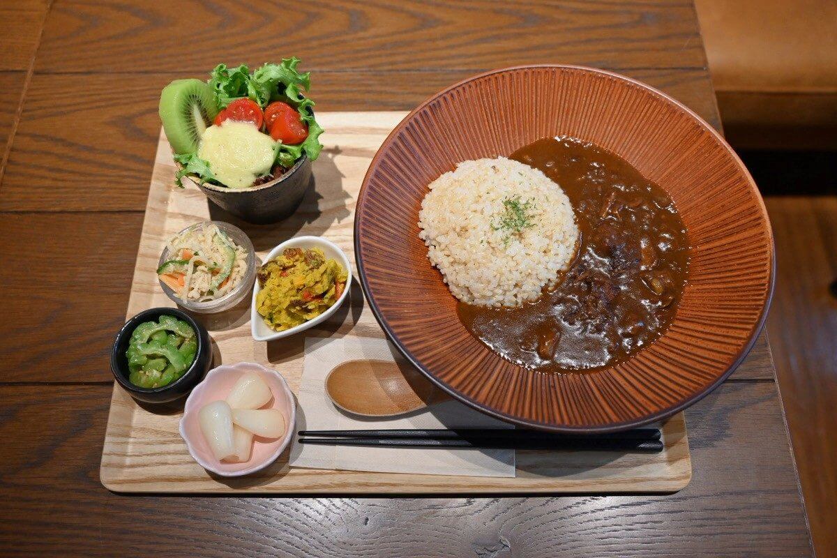 牛すじカレー　1,300円（税込）